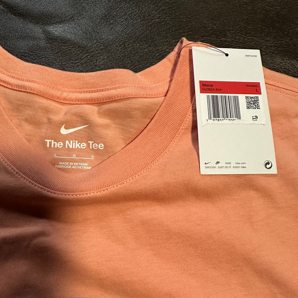 New with Tag Nike Men's Fitness T-Shirt - Picture 3 of 4